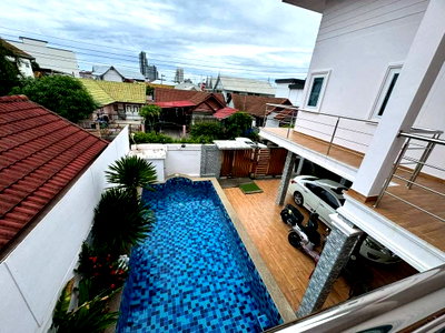 บ้านเดี่ยว ถนนพัทยาใต้ : บ้านพูลวิลล่าพัทยาใจกลางเมืองฝั่งทะเล พัทยาใต้ ใกล้เขาพระตำหนัก พัทยา
