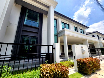เช่าบ้านเดี่ยว ถนนกิ่งแก้ว : ให้เช่า บ้านเดี่ยวเศรษฐสิริ บางนา สุวรรณภูมิ   5 ห้องนอน 6 น้ำ ทิศเหนือ 407 ตารางเมตร, 90 ตรว. 4 ที่จอดรถ