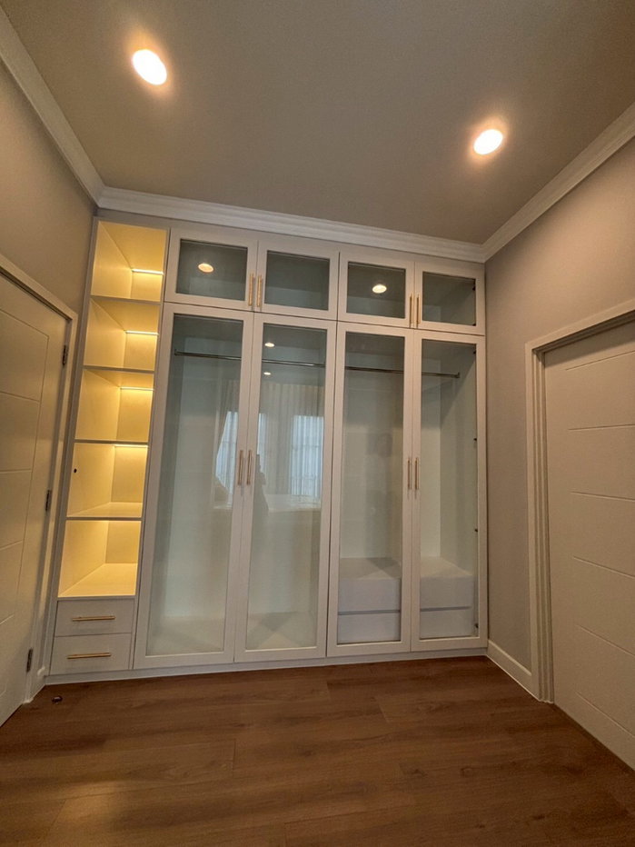 รูป ให้เช่า บ้านเดี่ยวเศรษฐสิริ บางนา สุวรรณภูมิ   5 ห้องนอน 6 น้ำ ทิศเหนือ 407 ตารางเมตร, 90 ตรว. 4 ที่จอดรถ - รูปที่ 23/25