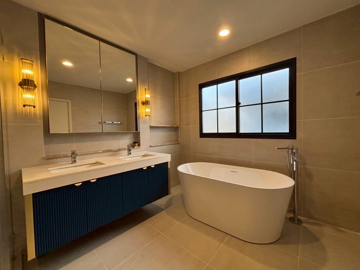 รูป ให้เช่า บ้านเดี่ยวเศรษฐสิริ บางนา สุวรรณภูมิ   5 ห้องนอน 6 น้ำ ทิศเหนือ 407 ตารางเมตร, 90 ตรว. 4 ที่จอดรถ - รูปที่ 24/25