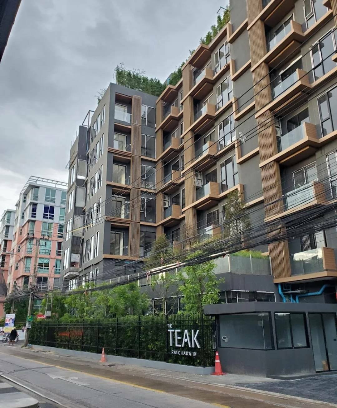 The Teak Ratchada 19 คอนโดตกแต่งพร้อมอยู่ ใกล้ MRT รัชดาภิเษก เพียง 80 ม. 1 ห้องนอน พท.31 ตร.ม. ยูนิตพิเศษ 3.59 ลบ.*