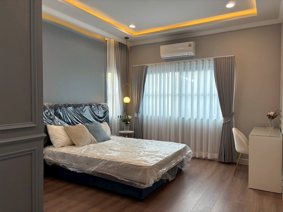 รูป ให้เช่า บ้านเดี่ยวเศรษฐสิริ บางนา สุวรรณภูมิ   5 ห้องนอน 6 น้ำ ทิศเหนือ 407 ตารางเมตร, 90 ตรว. 4 ที่จอดรถ - รูปที่ 9/25
