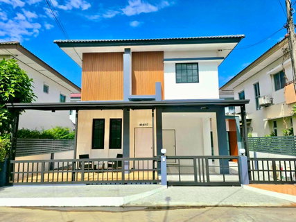 บ้านแฝด รีโนเวทใหม่ สวย พร้อมอยู่ หมู่บ้านพร้อมพัฒน์ กรีนโนวา ซ.14 ถ.ปัญญาเนเชอรัลปาร์ค แขวงสามวาตะวันตก เขตคลองสามวา มีเฟอร์นิเจอร์ พร้อมอยู่