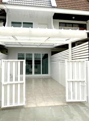 Townhouses for sale Suan Dusit University : 📍 Urgent Sale! Renovated Townhouse in Saphan Khwai – Prime City Location 🚝 Near BTS Saphan Khwai 🏥 Close to Vichaiyut Hospital