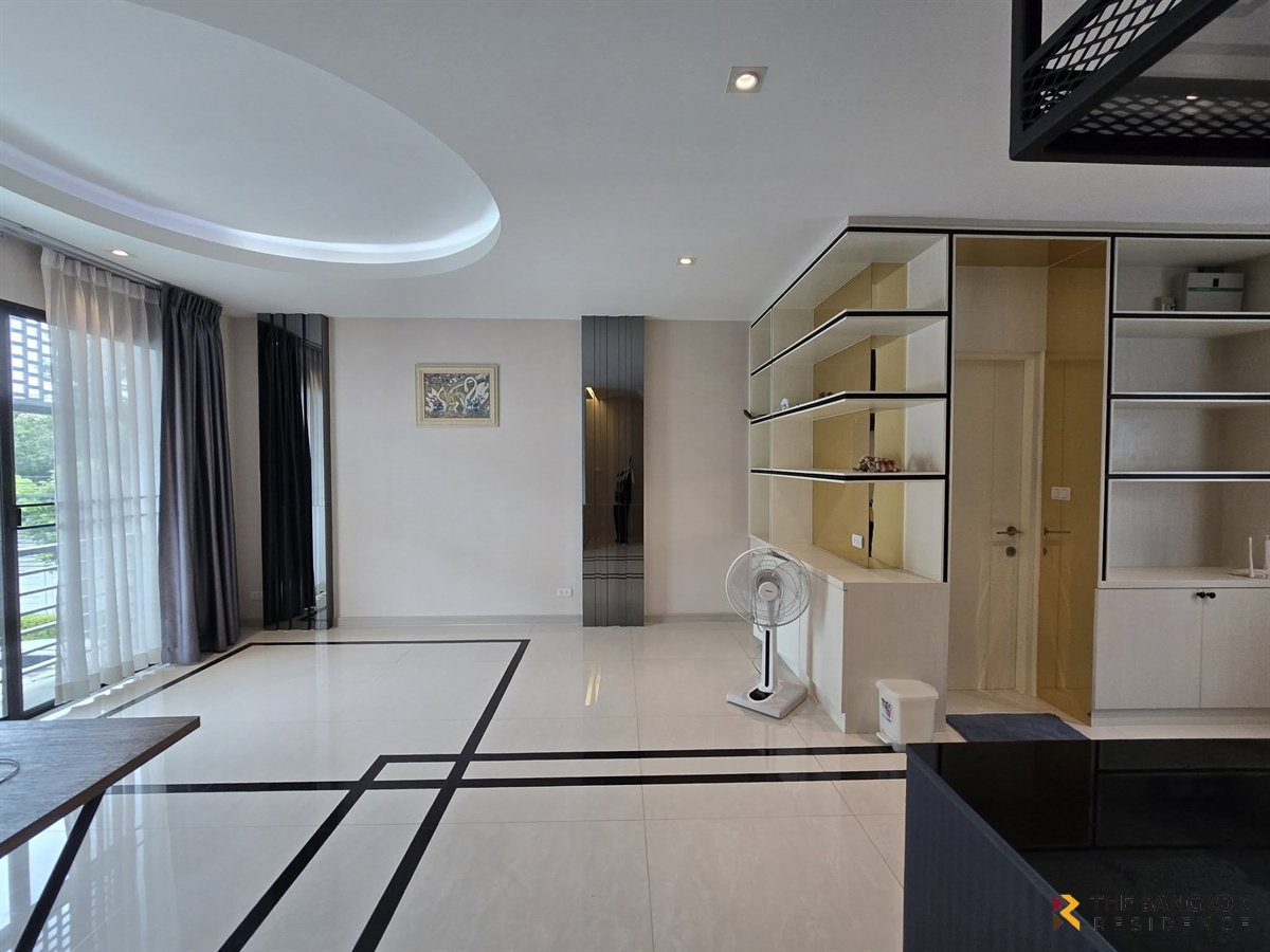 รูป District Ekkamai-Ramintra 💎 ดีไซน์ Modern Luxury ตกแต่งบิ้วอินทั้งหลัง 💖  - รูปที่ 3/8