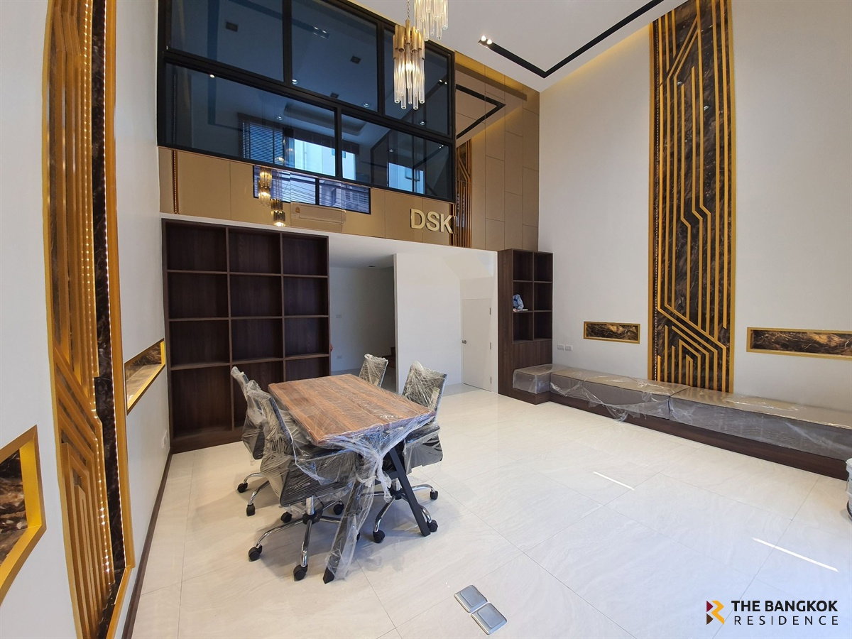 รูป District Ekkamai-Ramintra 💎 ดีไซน์ Modern Luxury ตกแต่งบิ้วอินทั้งหลัง 💖  - รูปที่ 2/8