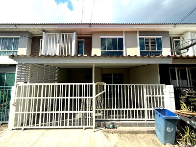 Townhouses for sale Nonthaburi : Newly renovated townhouses, Pruksa Ville 43, Bang Kruai, Nonthaburi.