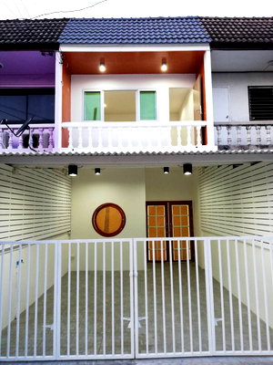 Townhouses for sale : ✨ 2-Storey Townhome for Sale – With Existing Tenant  📍 Tiwanon Soi 45, Nonthaburi Listing No. 93892