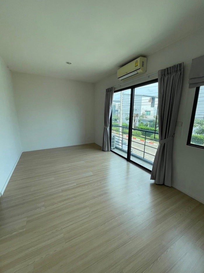 picture Baan Klang Muang Rama 9 - On Nut - 10/13