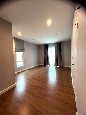Houses for rent ม.เอเชียอาคเนย์ : Rent Grandio Phetkasem 81 ready to move 4 bedroom 3 bathroom