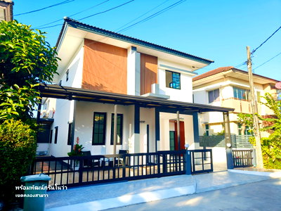 บ้านแฝด วิทยาลัยเทคโนโลยีสยาม : บ้านแฝด คลองสามวา มีนบุรี ใกล้ซาฟารีเวิล์ด สนามกอฟล์ปัญญารามอินทรา หมู่บ้านพร้อมพัฒน์กรีนโนว่า แถมแอร์ พร้อมเฟอร์นิเจอร์ นัดชมบ้าน/จอง 085-318-6868