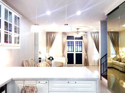 เช่าทาวน์โฮม กรุงเทพมหานคร : LTH13965 – Townhouse for Rent | Leon Sukhumvit 62 | 200 sqm | 3 Beds 3 Baths | Near BTS Bang Chak | 88K/Month | ทาวน์เฮ้าส์ให้เช่า สุขุมวิท 62