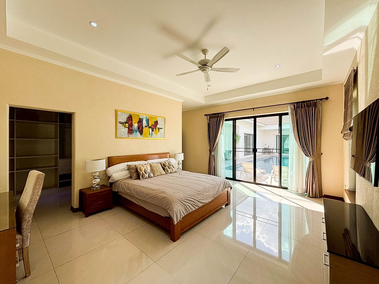 picture Large luxury pool villas for rent in ​​Mabprachan, East Pattaya - 12/25