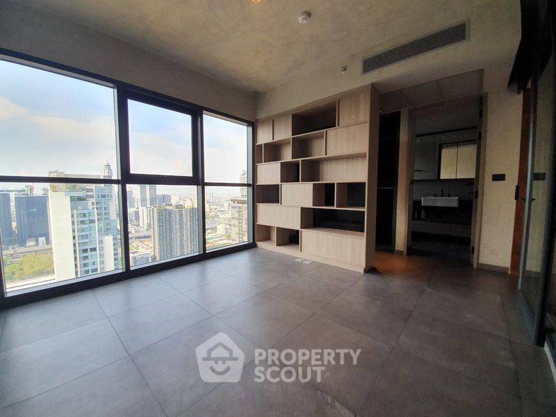 รูป คอนโด 3 ห้องนอน ชั้นสูง 41 ชั้น ขนาด 130 ตร.ม. The Lofts Asoke ใกล้ MRT เพชรบุรี 300 ม. (ID 2501382) - รูปที่ 3/7