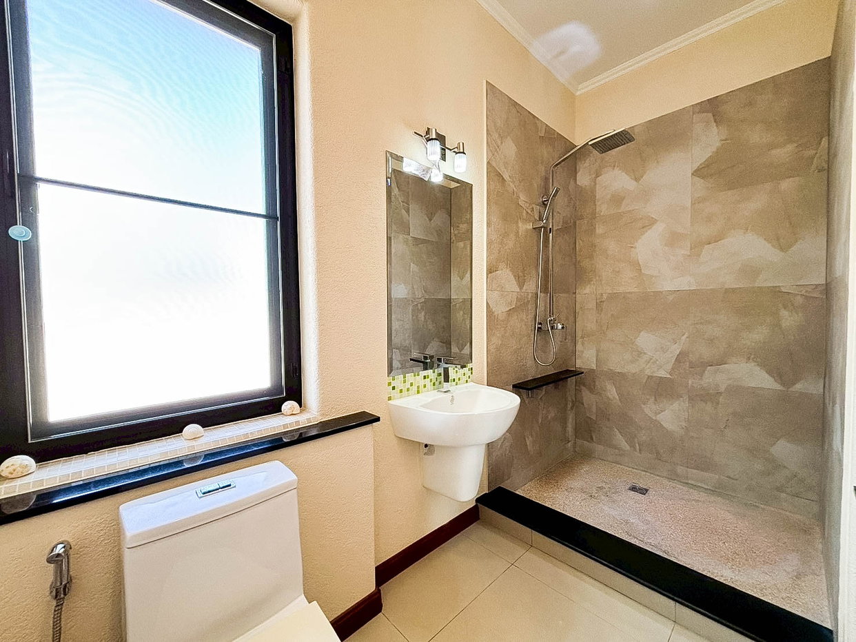 picture Large luxury pool villas for rent in ​​Mabprachan, East Pattaya - 20/25