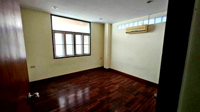 Houses for rent DONKI Mall Thonglor   : LTHC13964 – House for Rent | Sukhumvit 20 | 400 sqm | 7 Beds 4 Baths | Near BTS Asoke | 120K/Month | บ้านให้เช่า สุขุมวิท 20