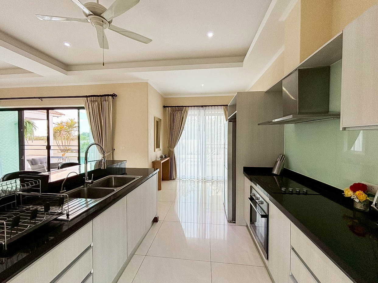picture Large luxury pool villas for rent in ​​Mabprachan, East Pattaya - 8/25