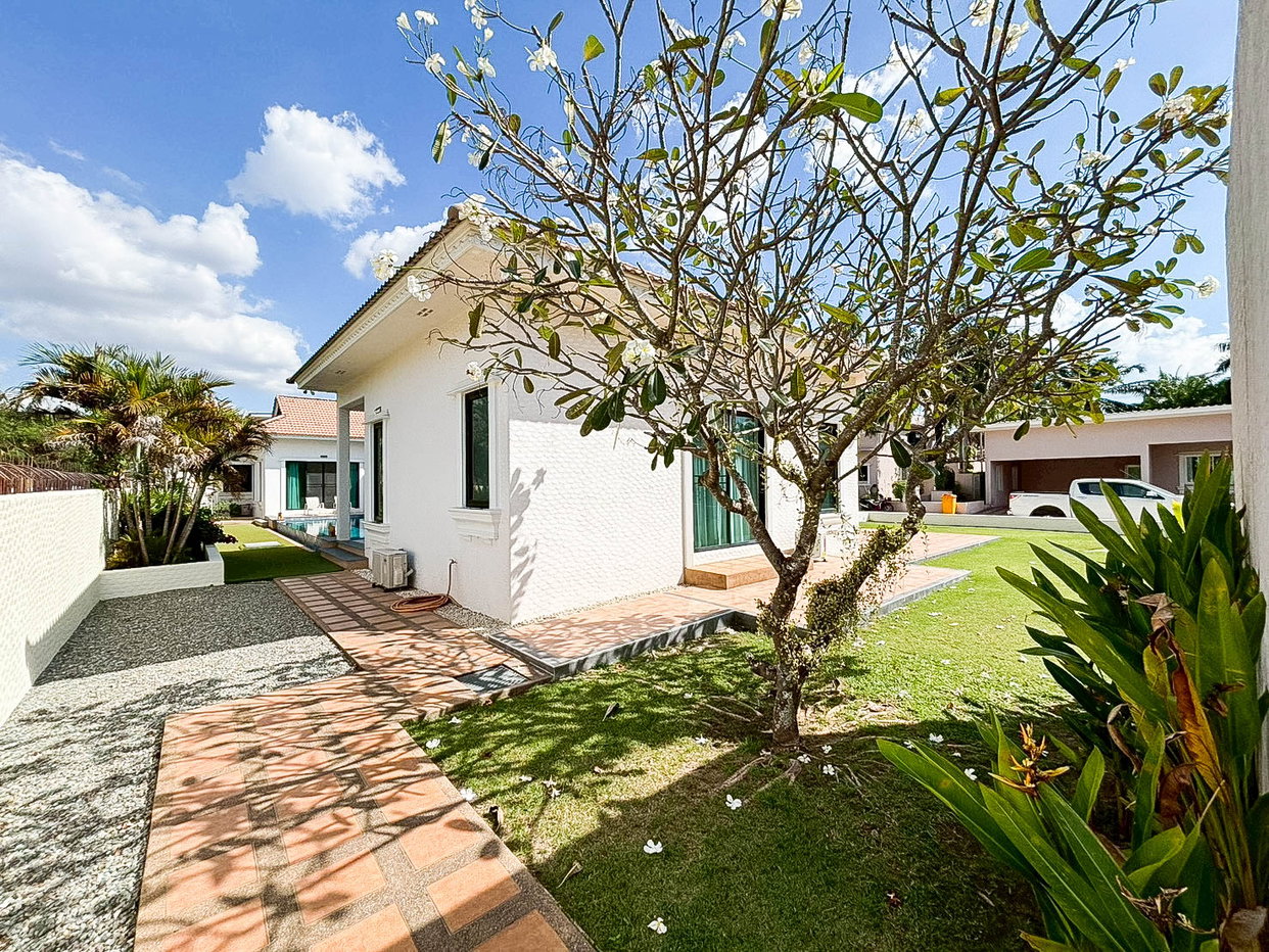 picture Large luxury pool villas for rent in ​​Mabprachan, East Pattaya - 23/25