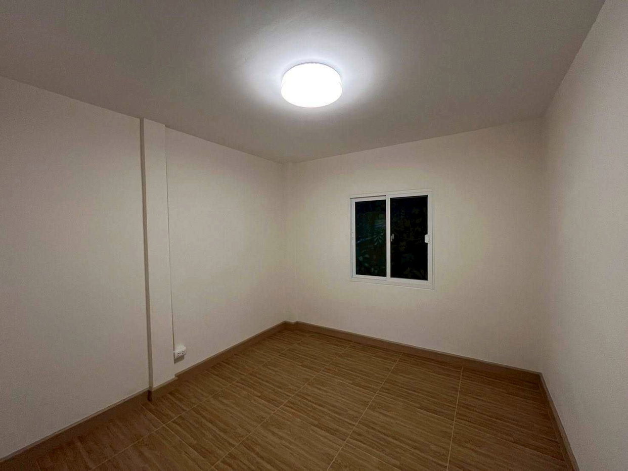 picture LTHC13849 – Townhouse for Sale | Sathu Pradit 29 | 200 sqm | 3 Beds 2 Baths | Near BTS Surasak | 8.89MB  - 16/20