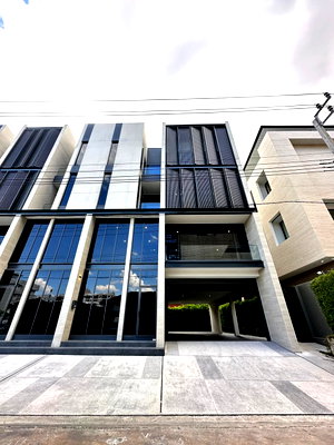 Home office for sale : 📣📣 For sale Luxury Office building 4 storey, lift+8 Parking spaces+2 EV charger, typing 0974164645, Line: JKJK4645 instead of pressing the button.
