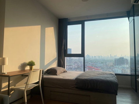 Y158 Condo for rent: Modiz Rhyme Ramkhamhaeng. Fully furnished and ready to move in. Amenities include swimming pool, fitness center.