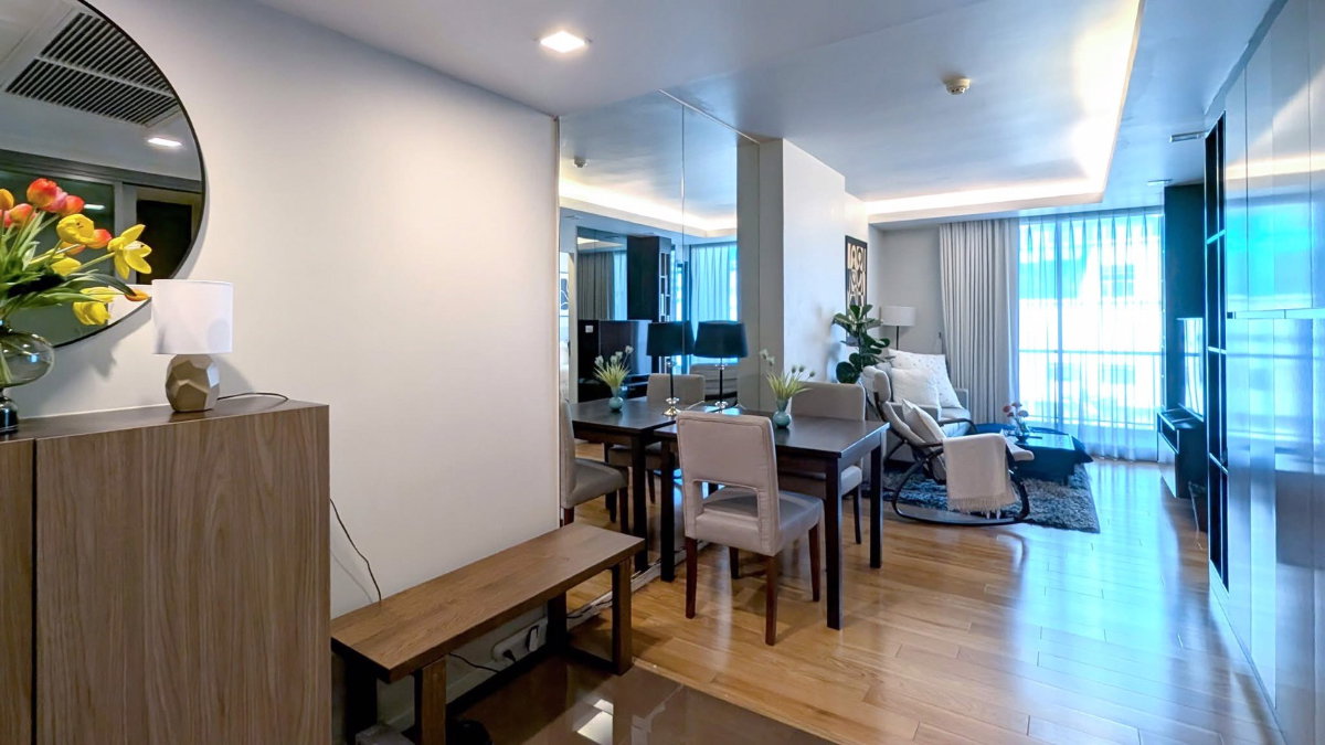 picture Focus                          Ploenchit  - 12/12