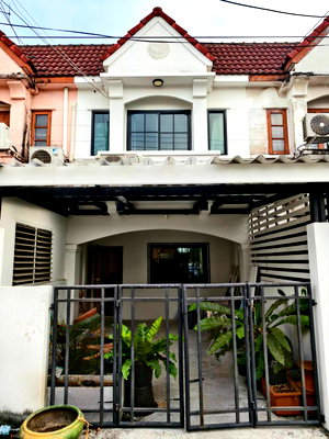 ทาวน์โฮม ลาดพร้าว 71 : 🏡 ขายทาวน์เฮาส์ ลาดพร้าวตอนกลาง 📍 ข้าง CDC เลียบด่วน เอกมัย–รามอินทรา ✨ รีโนเวทใหม่ทั้งหลัง