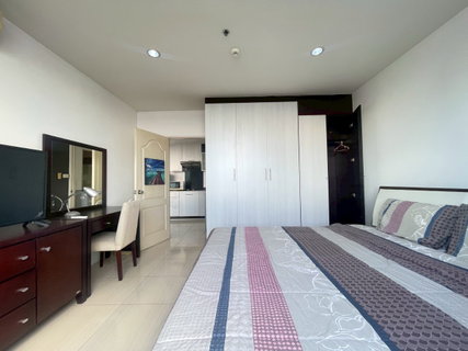 Sale Sriracha Condo View Fully furnished and ready to move in. Close to amenities and convenient transportation.