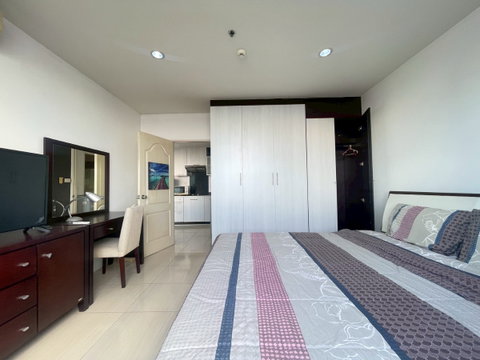 Sale Sriracha Condo View Fully furnished and ready to move in. Close to amenities and convenient transportation.