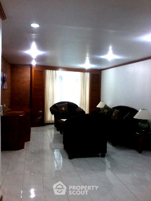 คอนโดให้เช่า : คอนโด 2 ห้องนอน 125 ตร.ม. ชั้น 5 โครงการ The Prime Suites ใกล้ BTS อโศก (ID 514620)