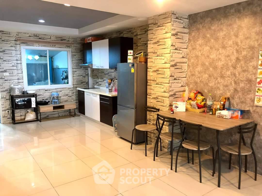 รูป ทาวน์โฮม 2 ห้องนอน พื้นที่ 141 ตร.ม. ใกล้ศุรศักดิ์ ศรีราชา ชลบุรี (ID 2487798) - รูปที่ 4/12
