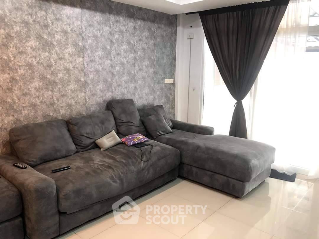 รูป ทาวน์โฮม 2 ห้องนอน พื้นที่ 141 ตร.ม. ใกล้ศุรศักดิ์ ศรีราชา ชลบุรี (ID 2487798) - รูปที่ 2/12