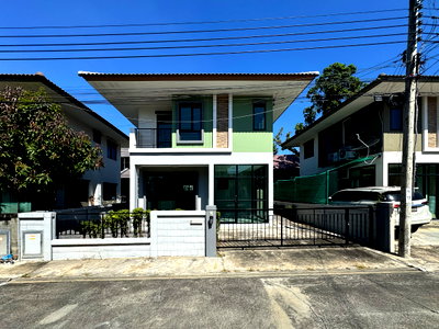 ขายบ้านเดี่ยว : รีโนเวทใหม่ทั้งหลัง พร้อมเข้าอยู่ ขายบ้านเดี่ยว โกลเด้นวิลเลจ บางนา–กิ่งแก้ว (Golden Village Bangna–Kingkaew) 3 ห้องนอน ใกล้สนามบินสุวรรณภูมิ