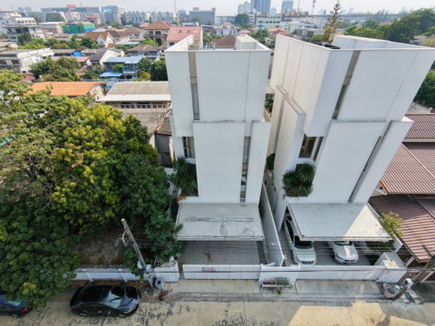 บ้านเดี่ยว 4.5 ชั้น พร้อมสระว่ายน้ำ & Rooftop โครงการหรู Signature W ทำเลหลัง The Nine เพียงแค่ 300 เมตร ใกล้ ทางด่วน พระราม 9 และ มอเตอร์เวย์