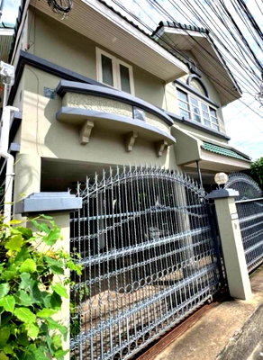 บ้านเดี่ยว โกลเด้น เพลส พระราม 9 : 📍ขายด่วน! บ้านเดี่ยว (2 หลัง) บนที่ดิน 53 ตรว.