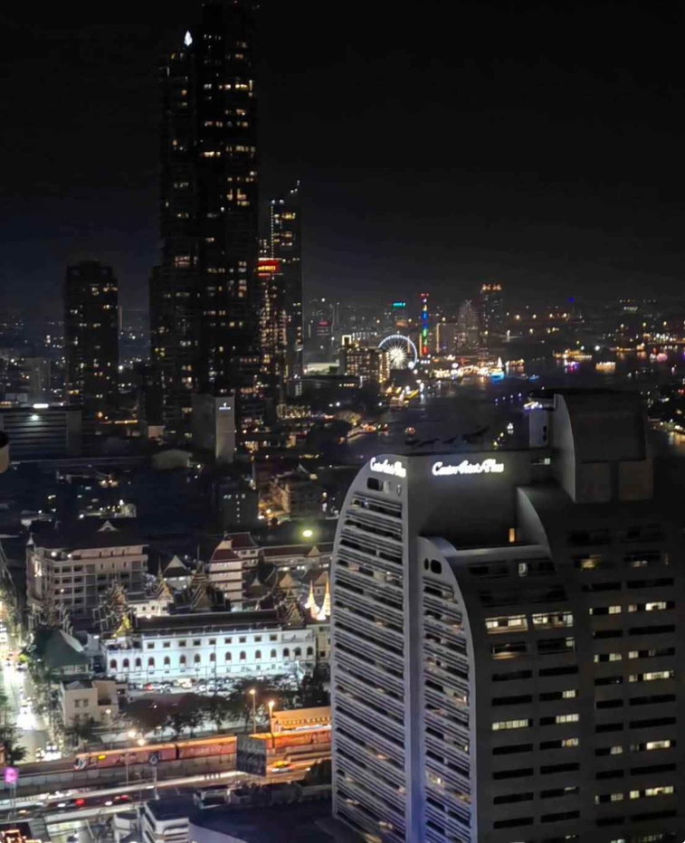 picture State Tower                 Silom - 8/12