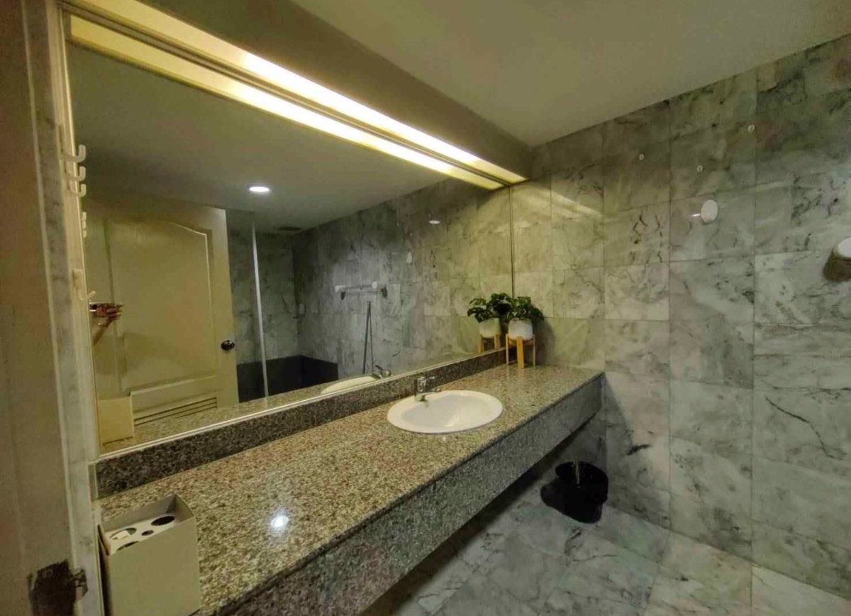 picture State Tower                 Silom - 10/12