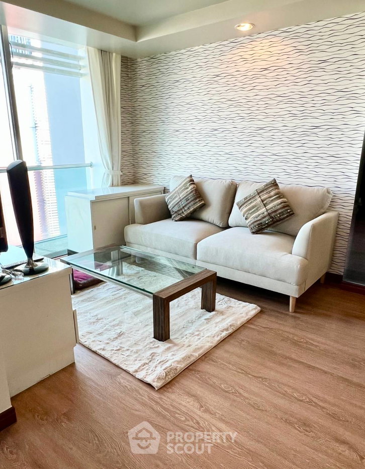 picture 2-BR Condo At The Kris Ratchada 17, 400m to MRT Sutthisan (ID 1991987) - 3/16