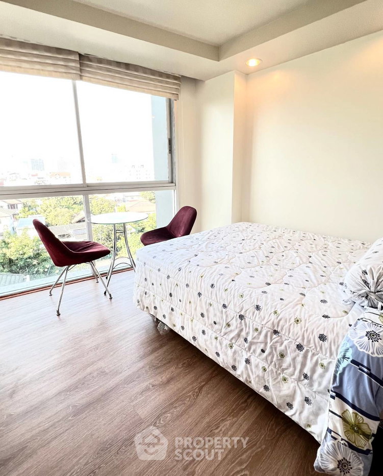picture 2-BR Condo At The Kris Ratchada 17, 400m to MRT Sutthisan (ID 1991987) - 11/16