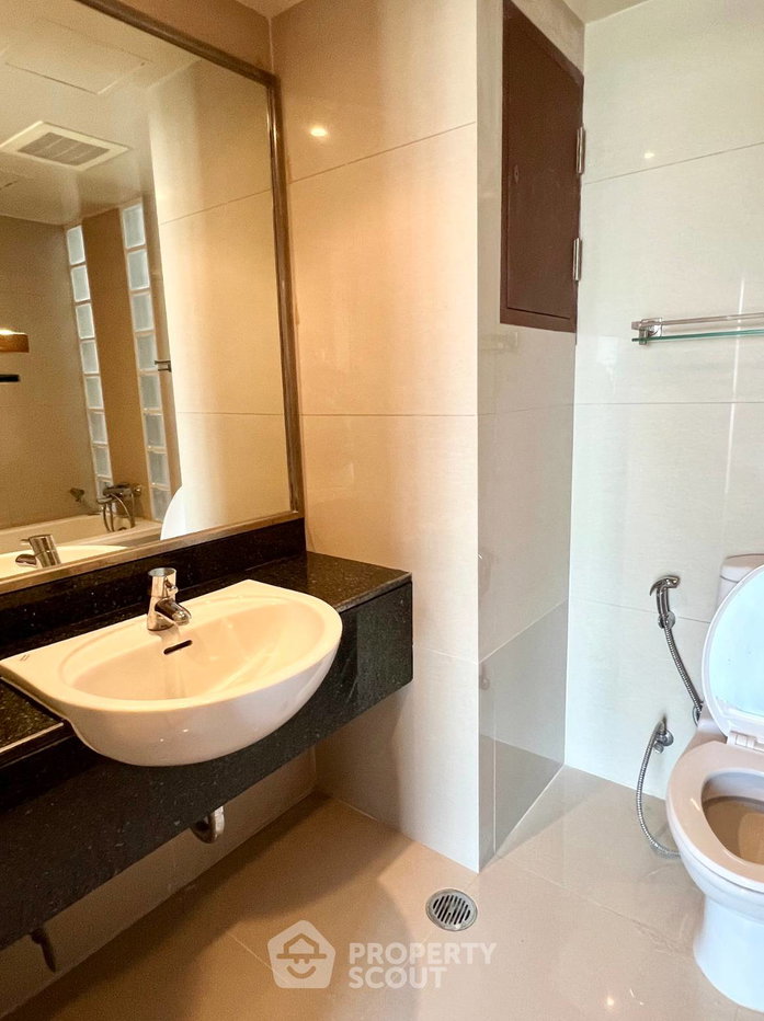 picture 2-BR Condo At The Kris Ratchada 17, 400m to MRT Sutthisan (ID 1991987) - 14/16