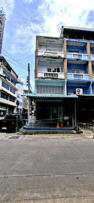 อาคารพาณิชย์ ลำลูกกา ปทุมธานี : ขายตึกแถวติดตลาดสี่มุมเมือง พหลโยธิน83 แปลงมุม จากถนนใหญ่เข้าซอยเพียง 50 เมตร ทำเลดี ใกล้แหล่งชุมชน 
