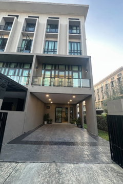 🏙️ Modern Luxury 4-Storey Townhouse near BTS Ratchayothin ✨ Corner unit with private garden, ideal for residential living or home office