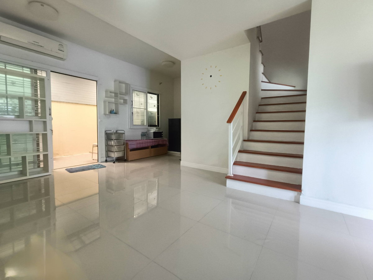 รูป 🏠 ขายทาวน์เฮ้าส์ ดอนเมือง ใกล้สนามบินดอนเมือง ✈️ 💰 2,590,000 บาท | พร้อมอยู่ - รูปที่ 3/6