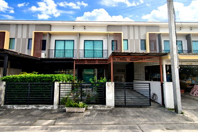 ขายทาวน์โฮม : 🏠 ขายทาวน์เฮ้าส์ ดอนเมือง ใกล้สนามบินดอนเมือง ✈️ 💰 2,590,000 บาท | พร้อมอยู่