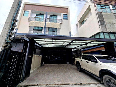 เช่าโฮมออฟฟิศ ถนนรามอินทรา : 🏠 ให้เช่าบ้าน : DISTRICT Ekkamai - Ramintra (ดิสทริค เอกมัย - รามอินทรา)   รหัสทรัพย์ | 📌 LNP-H745 
