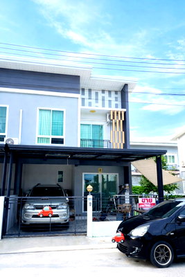 Townhouses for sale Khlong Luang Road : Real Deal! Corner Unit Townhome for Sale Perfect Zone  Rangsit – Pathum Thani 28.8 sq.wah 