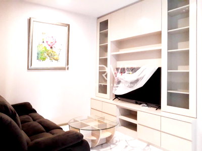Condos for sale : 2 Bed 1 Bath High Fl. 15+ Perfect Location BTS Phloen Chit at Noble Ploenchit Condo / For Sale