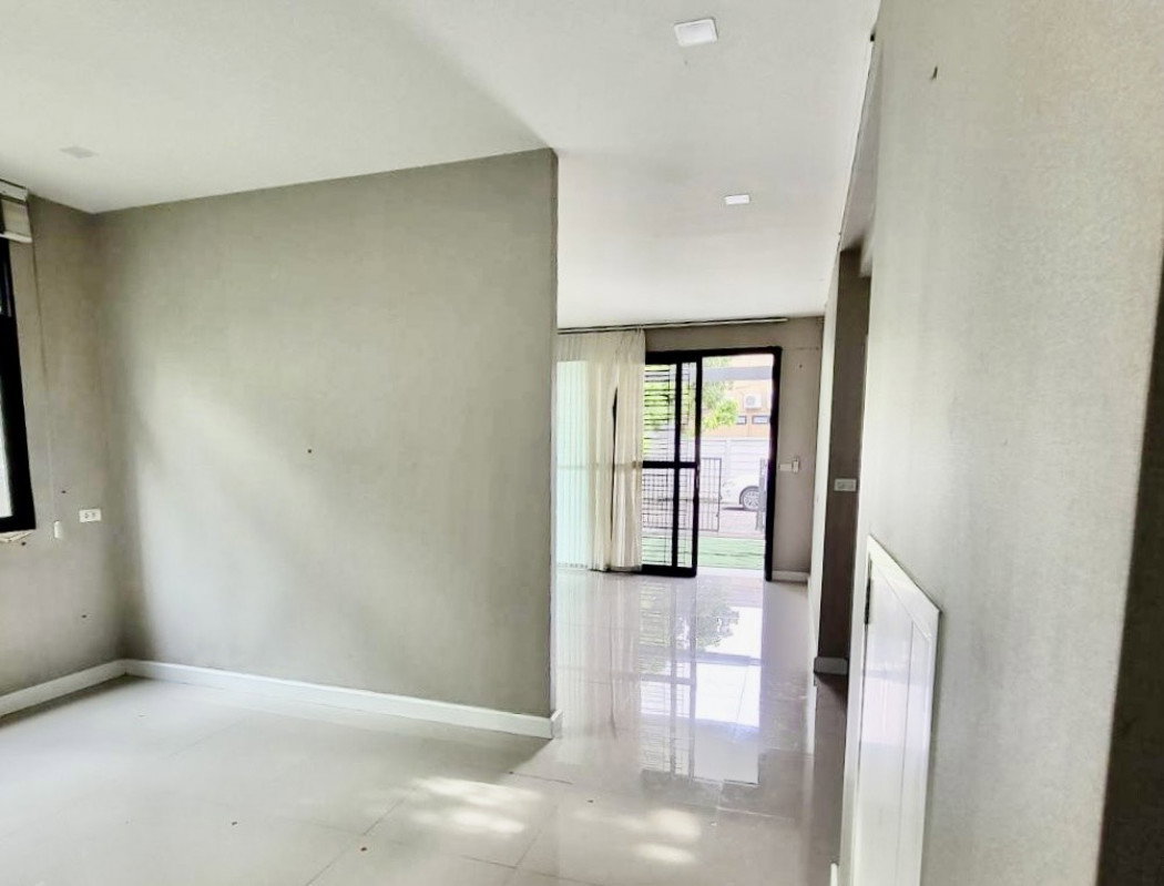รูป ขายทาวน์เฮาส์ 3 ชั้น Patio วัชรพล-รามอินทรา - 31 ตร.ว *หลังริม ใกล้เพลินนารีมอลล์* - รูปที่ 4/12