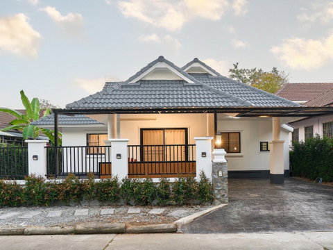 For Sale: Wang Tan House – Hang Dong Teakwood-decorated house in a Modern Classic style (ID:724HS)
