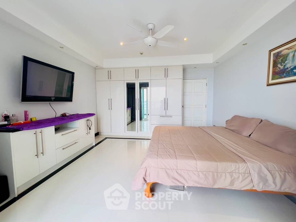 รูป คอนโด 2 ห้องนอน ขนาด 198 ตร.ม. ชั้น 18 View Talay 3 ปราตํนัค (ID 2170130) - รูปที่ 13/19